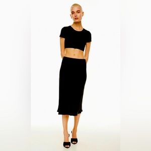 Aritzia babaton midi skirt size 8 *only worn once*